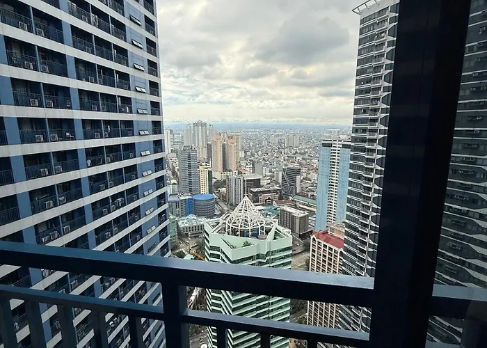 The Pent - Stunning Skyline View W Balcony Apartment